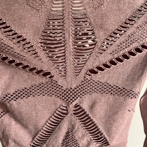 ALO Dusty Pink Siren long sleeve crop top! - Picture 6 of 6